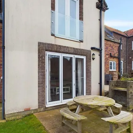 Pooches Palace At The Bay Filey Reighton Exterior foto